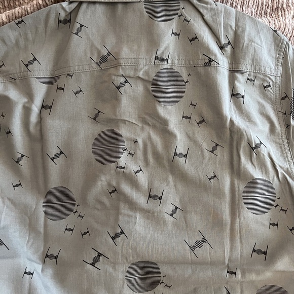 NEW Star Wars Mens Button Shirt Gray black Short Sleeve Collared - Picture 3 of 5